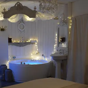 Appartement L Escapade Aixoise Sauna Balneo Jacuzzi Petit Dejeuner Boissons Netflix Centre Historique, Aix-en-Provence